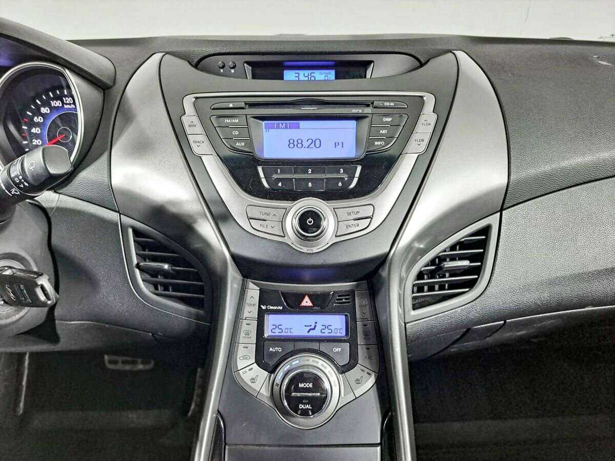 Hyundai Elantra с пробегом — 2013 год. Фото: #12