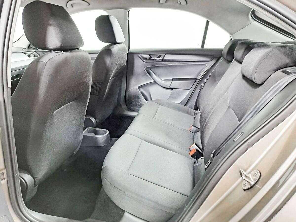 Skoda Rapid с пробегом — 2018 год. Фото: #6