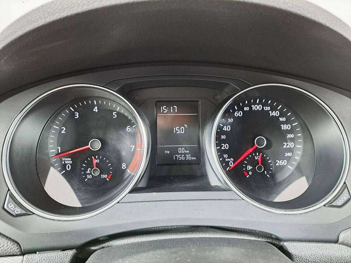 Volkswagen Jetta с пробегом — 2016 год. Фото: #8