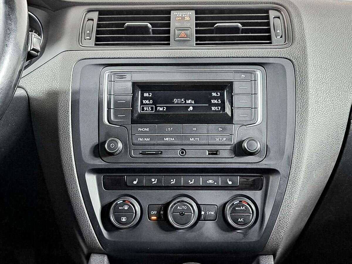 Volkswagen Jetta с пробегом — 2016 год. Фото: #10