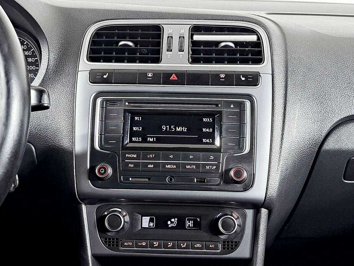 Volkswagen Polo с пробегом — 2016 год. Фото: #10