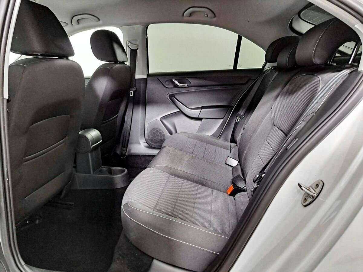Skoda Rapid с пробегом — 2014 год. Фото: #6