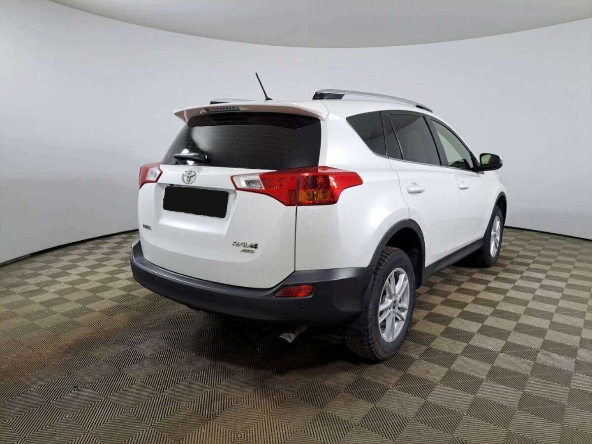 Toyota RAV4 с пробегом — 2014 год. Фото: #4