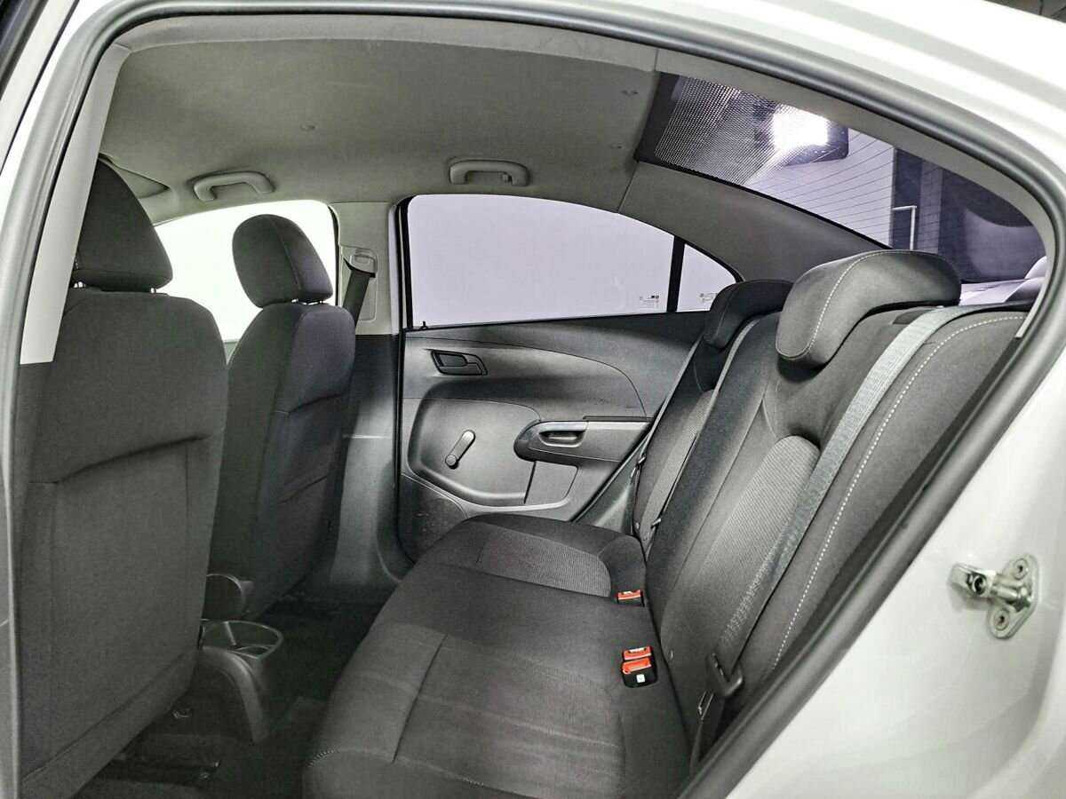 Chevrolet Aveo с пробегом — 2013 год. Фото: #9