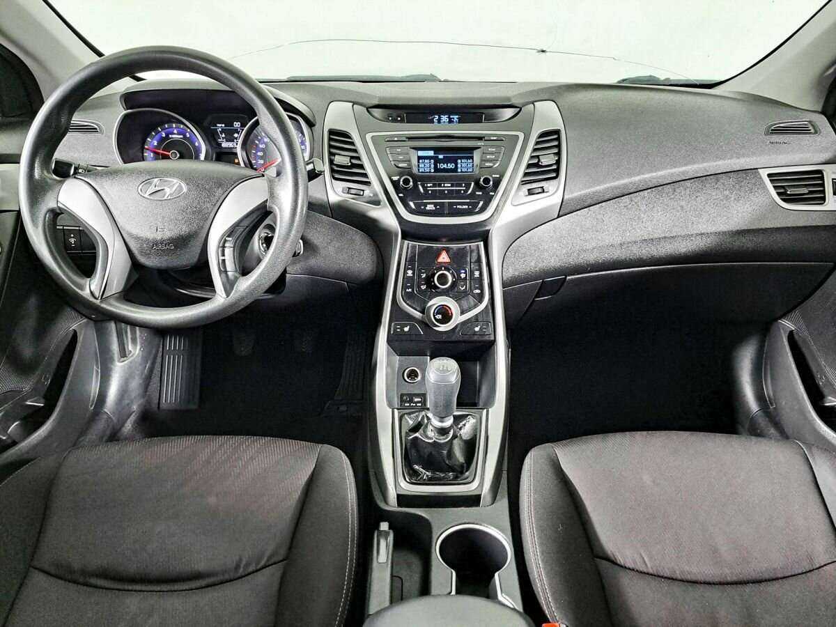 Hyundai Elantra с пробегом — 2015 год. Фото: #13