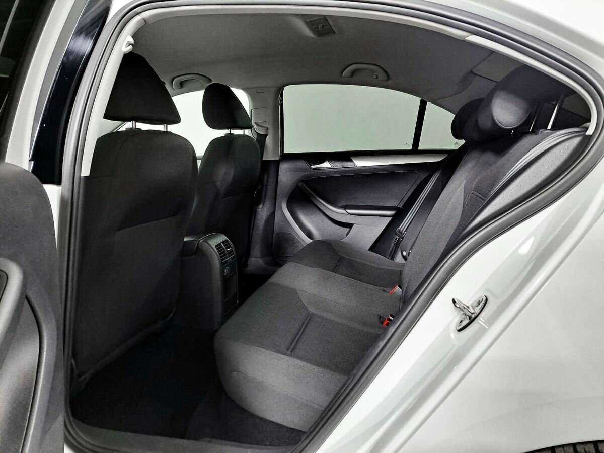 Volkswagen Jetta с пробегом — 2018 год. Фото: #8