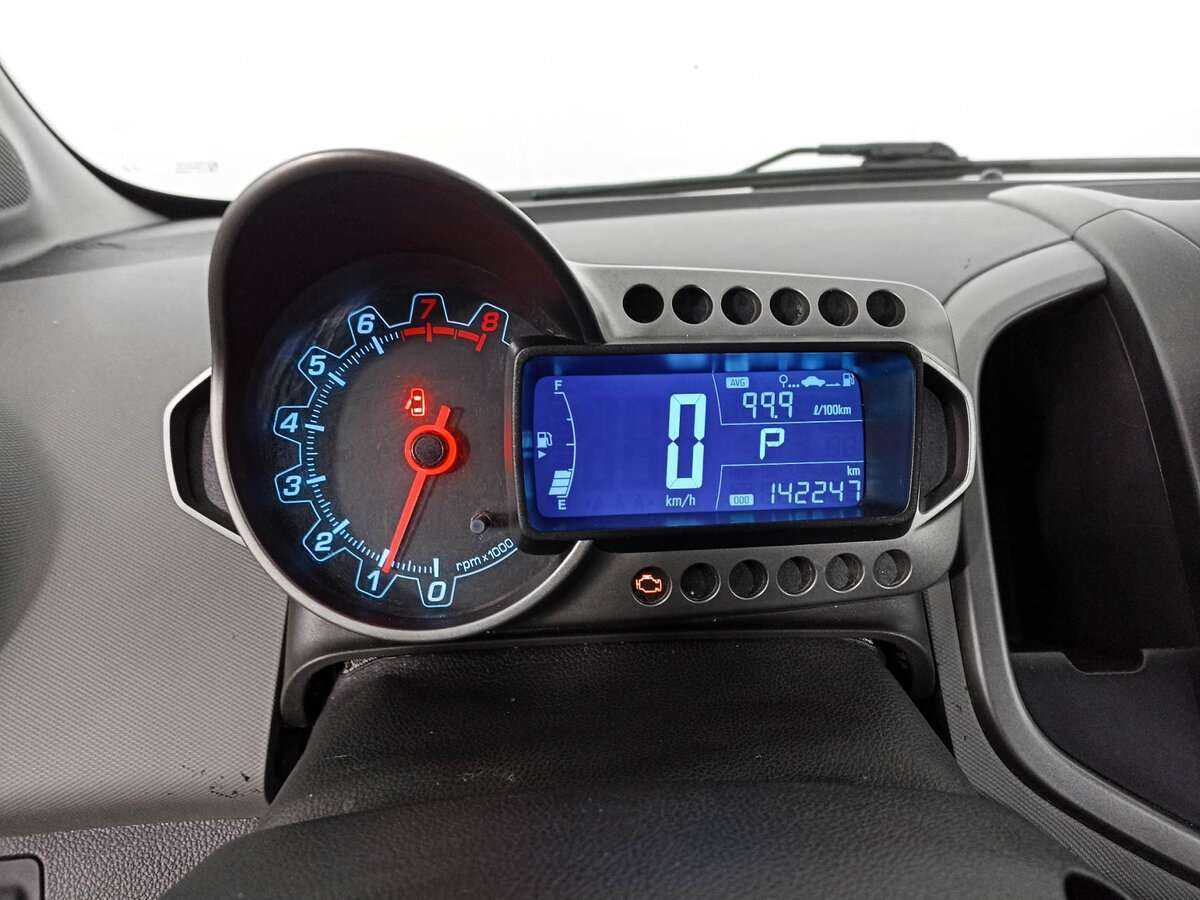 Chevrolet Aveo с пробегом — 2013 год. Фото: #10