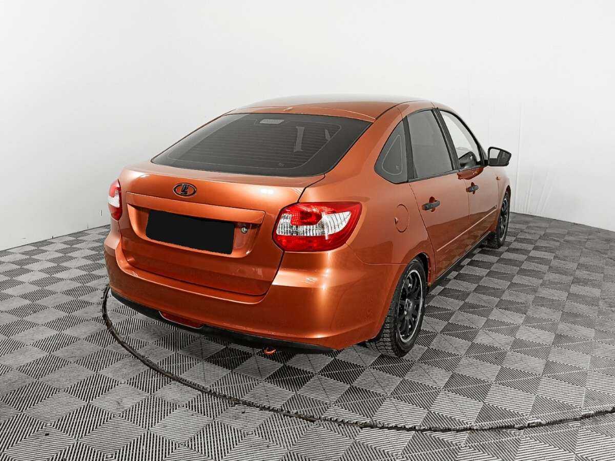 Lada (ВАЗ) Granta с пробегом — 2015 год. Фото: #4