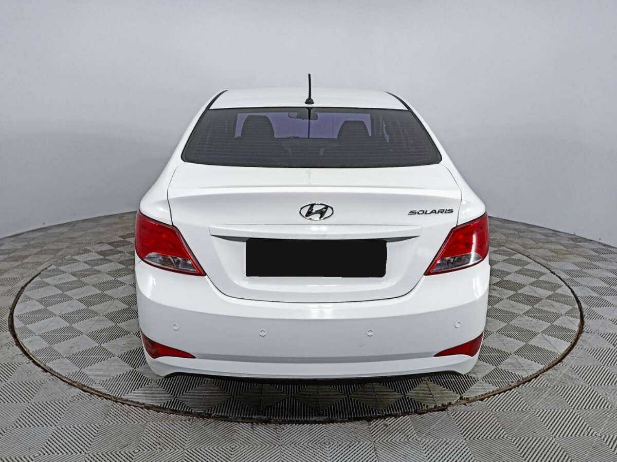 Hyundai Solaris с пробегом — 2015 год. Фото: #5
