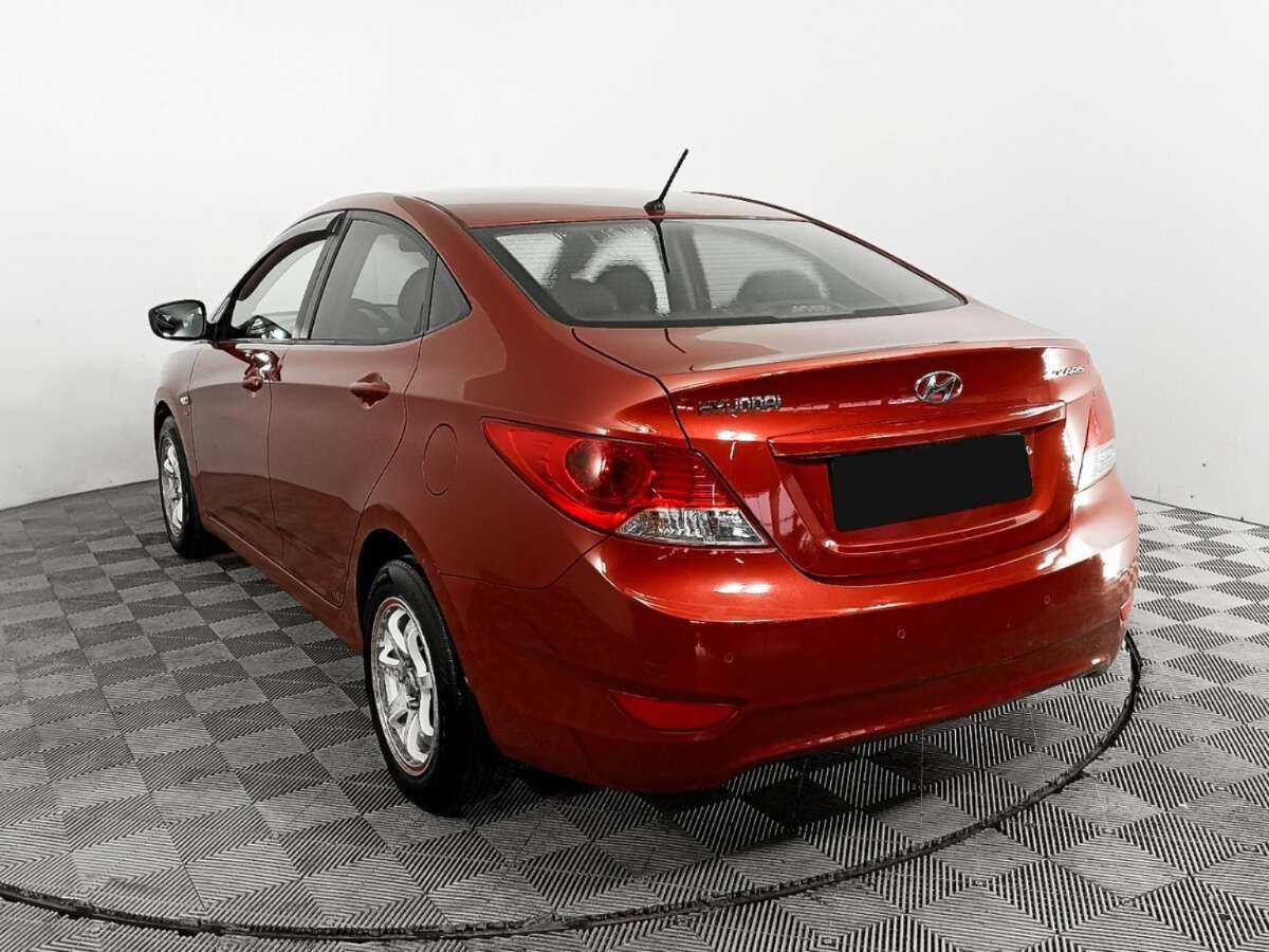 Hyundai Solaris с пробегом — 2012 год. Фото: #5