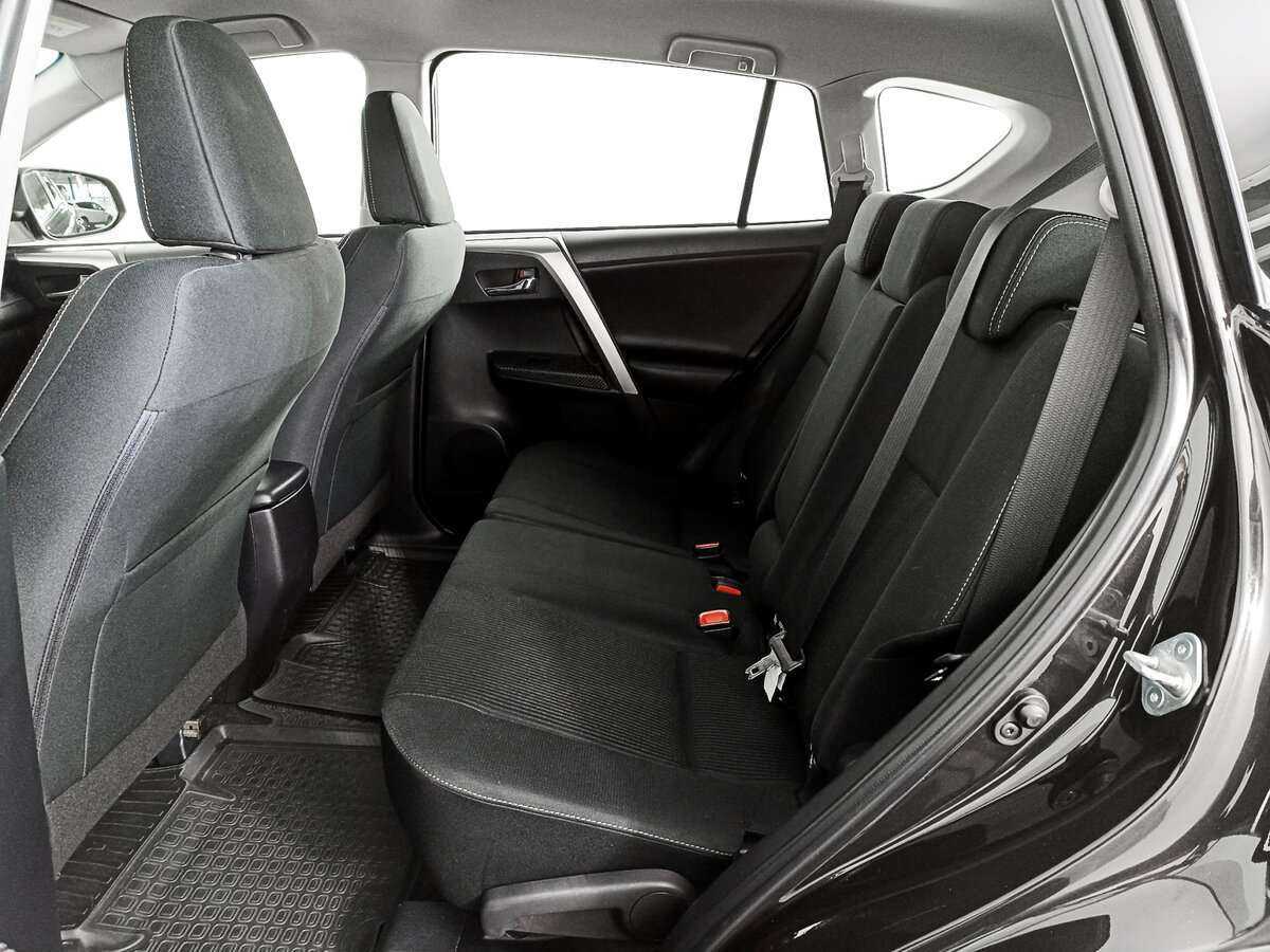 Toyota RAV4 с пробегом — 2014 год. Фото: #9