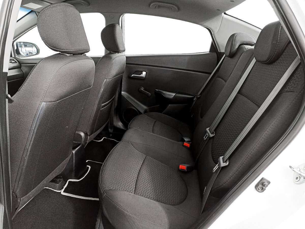 Kia Rio с пробегом — 2015 год. Фото: #7