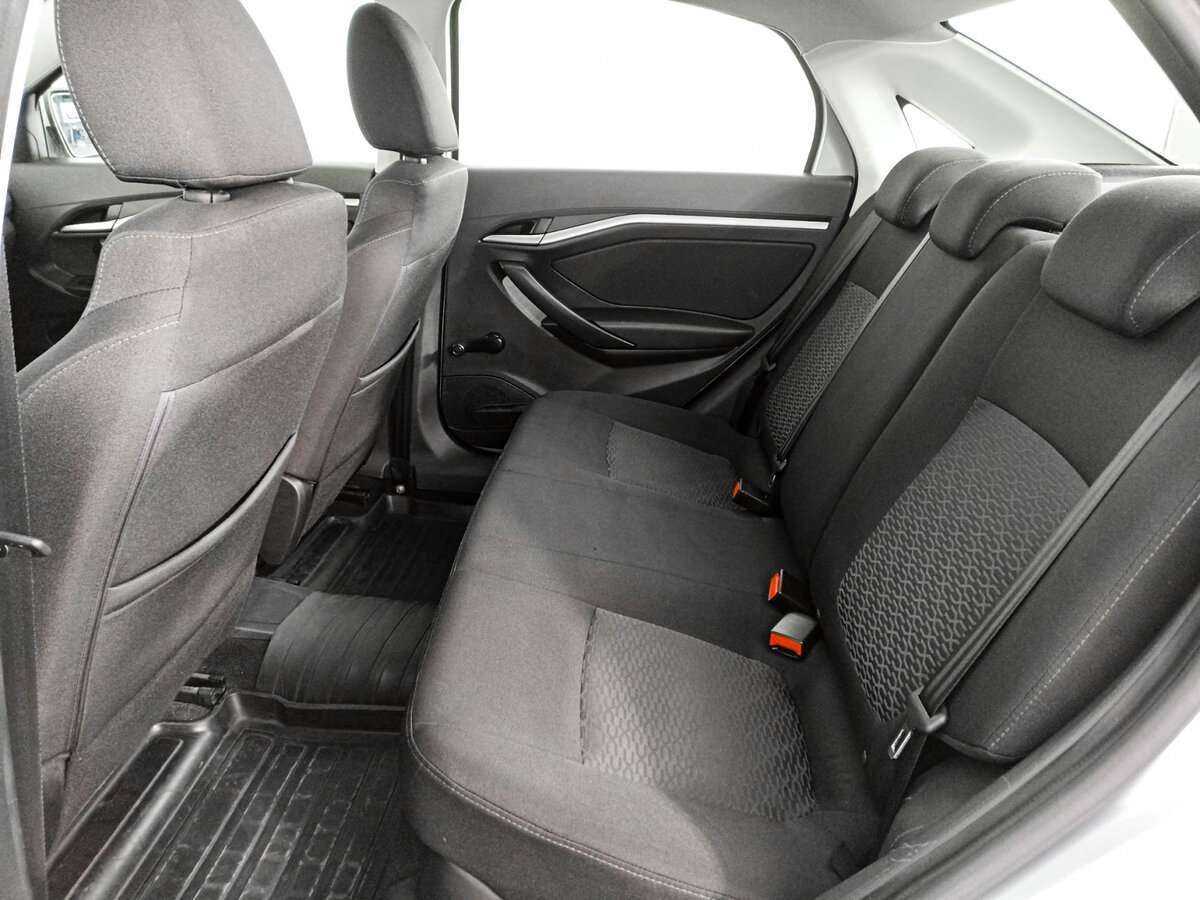 Lada (ВАЗ) Vesta с пробегом — 2015 год. Фото: #7