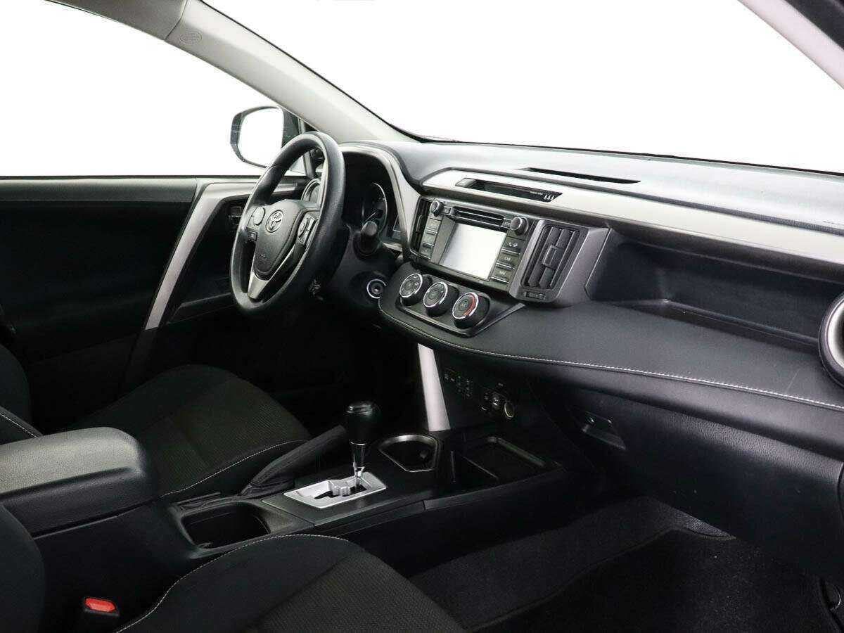 Toyota RAV4 с пробегом — 2016 год. Фото: #6