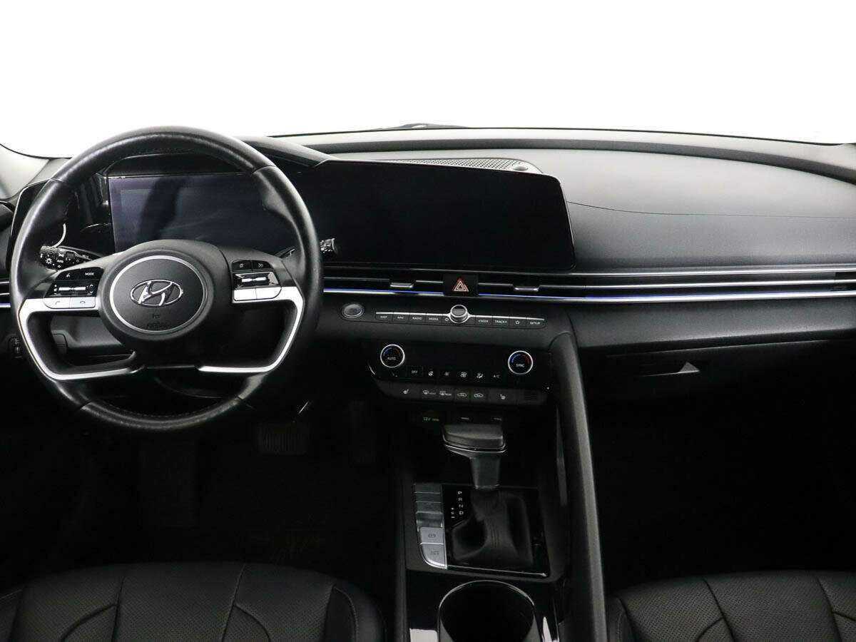 Hyundai Elantra с пробегом — 2021 год. Фото: #10