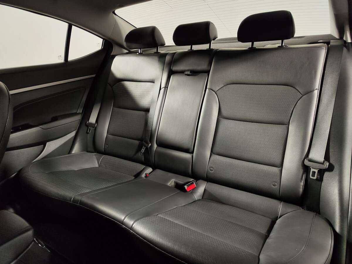 Hyundai Elantra с пробегом — 2016 год. Фото: #7