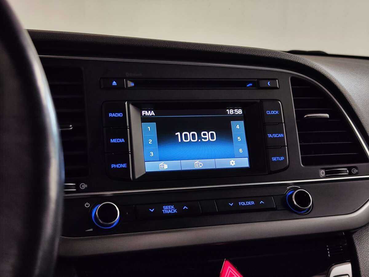 Hyundai Elantra с пробегом — 2016 год. Фото: #12