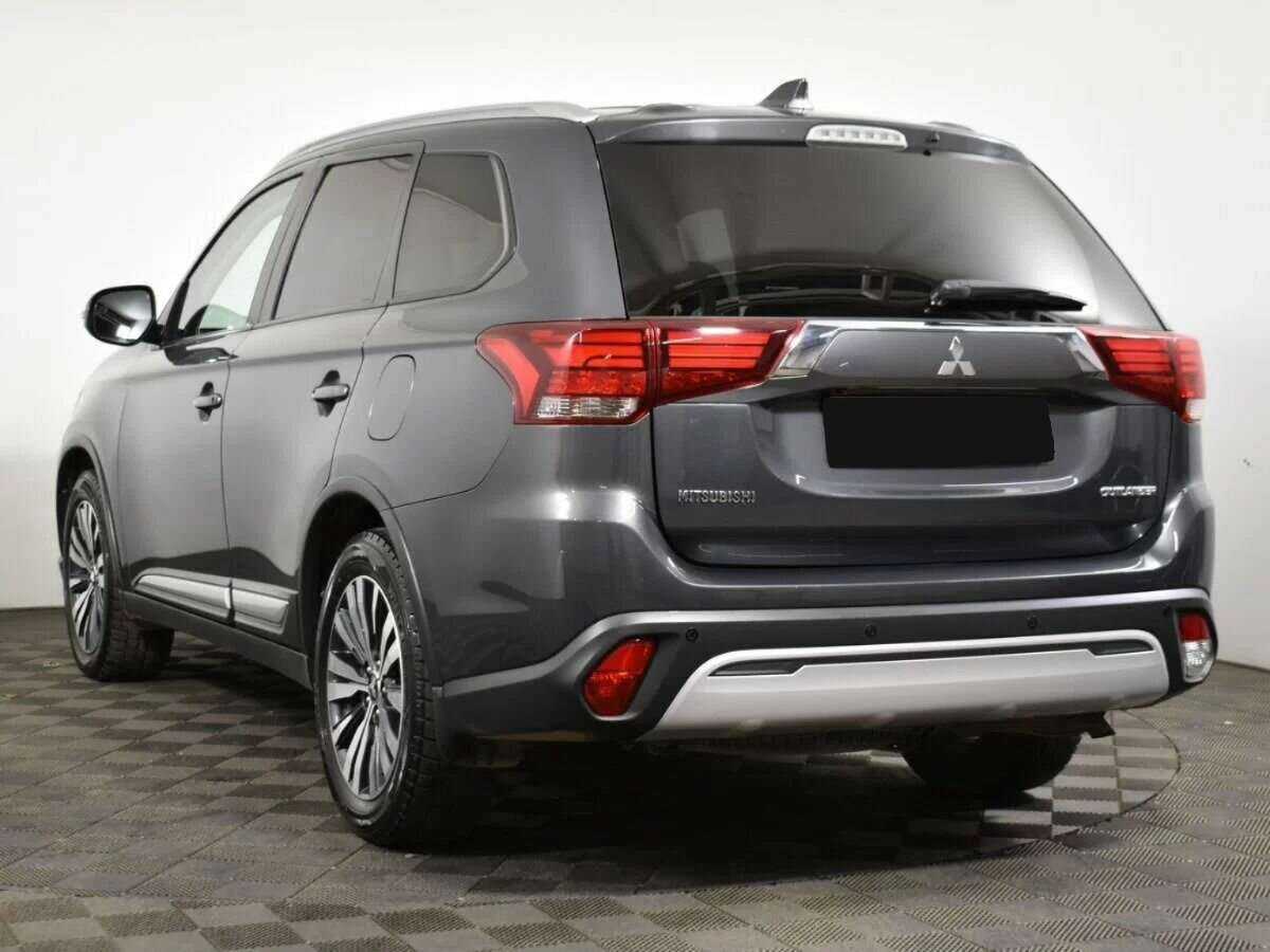 Mitsubishi Outlander с пробегом — 2019 год. Фото: #3