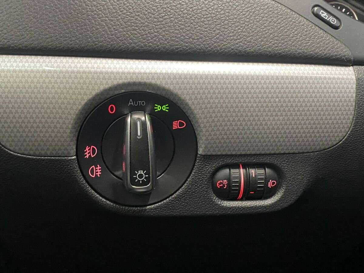 Volkswagen Jetta с пробегом — 2013 год. Фото: #14