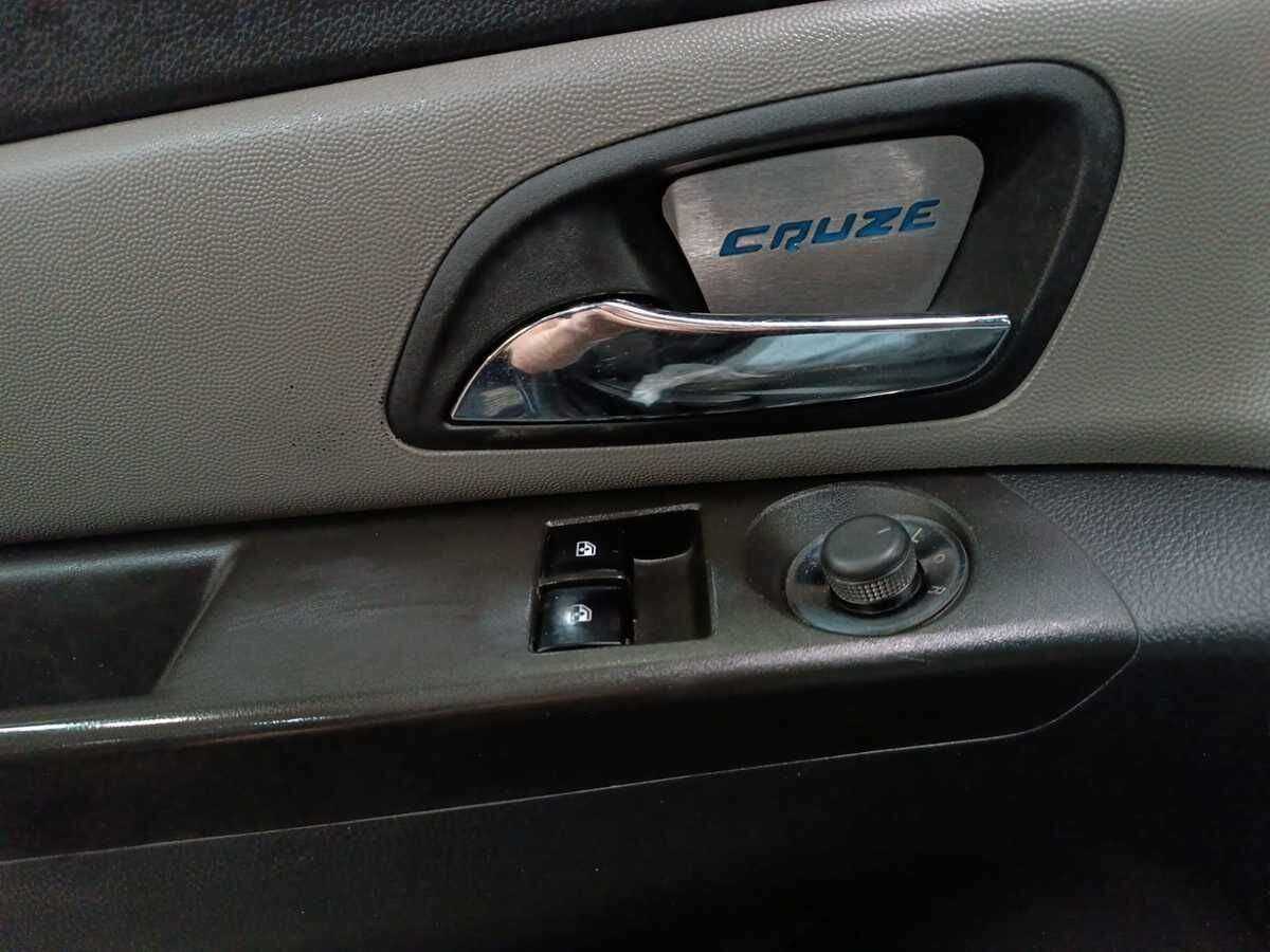 Chevrolet Cruze с пробегом — 2012 год. Фото: #14