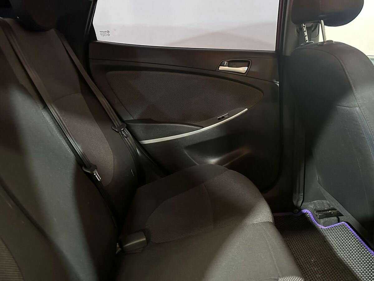 Hyundai Solaris с пробегом — 2013 год. Фото: #10