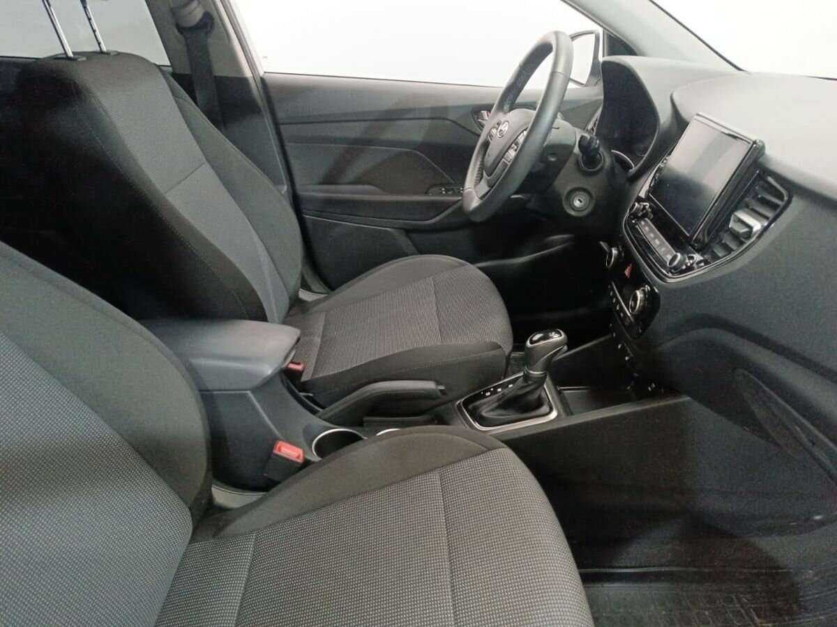 Hyundai Solaris с пробегом — 2022 год. Фото: #9