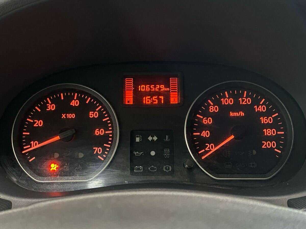 Renault Sandero с пробегом — 2012 год. Фото: #11