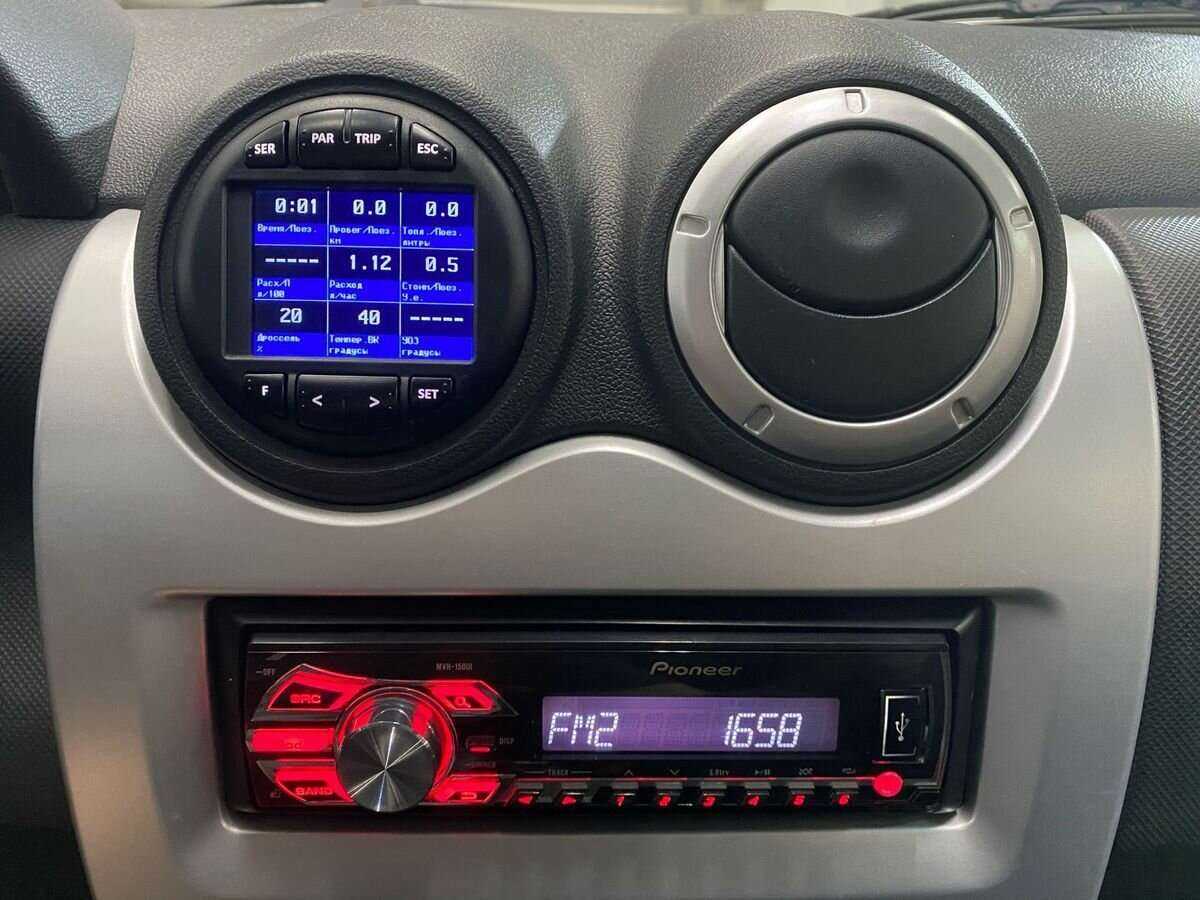 Renault Sandero с пробегом — 2012 год. Фото: #12