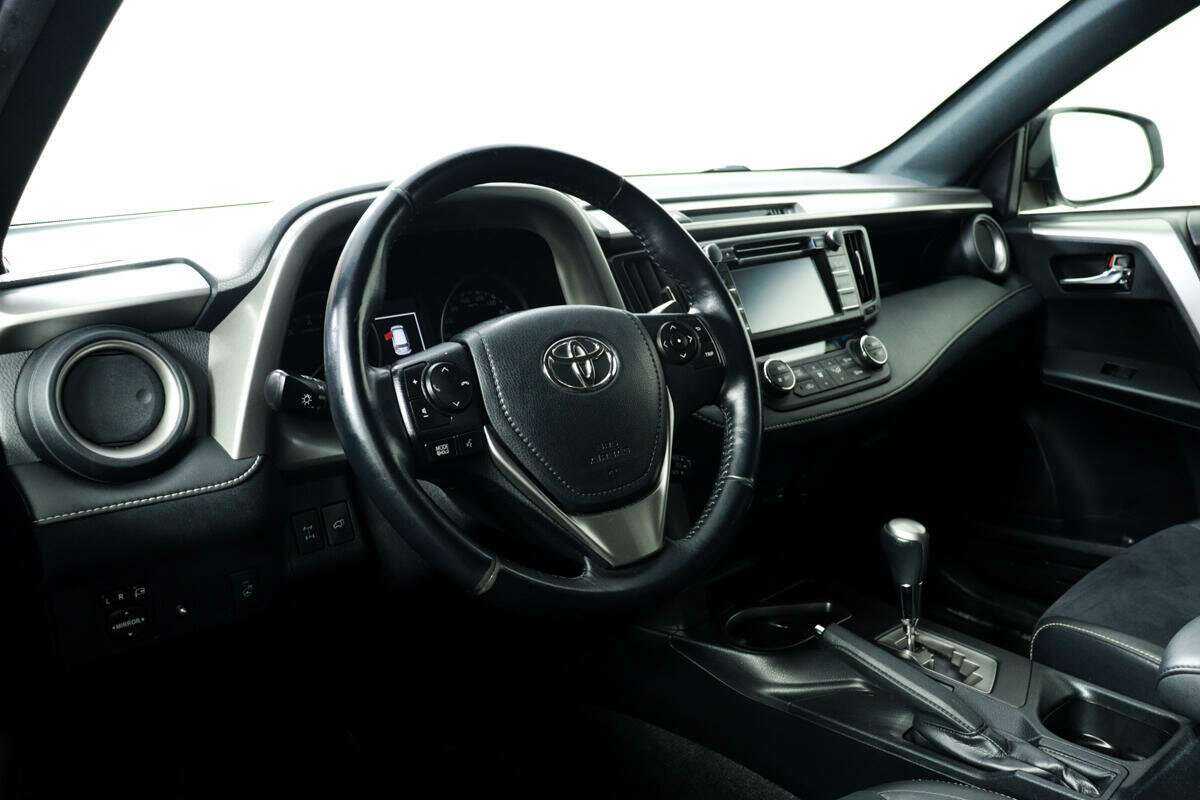 Toyota RAV4 с пробегом — 2016 год. Фото: #12