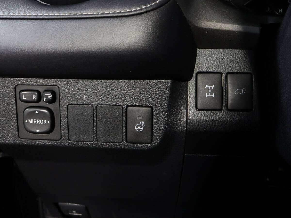 Toyota RAV4 с пробегом — 2017 год. Фото: #16