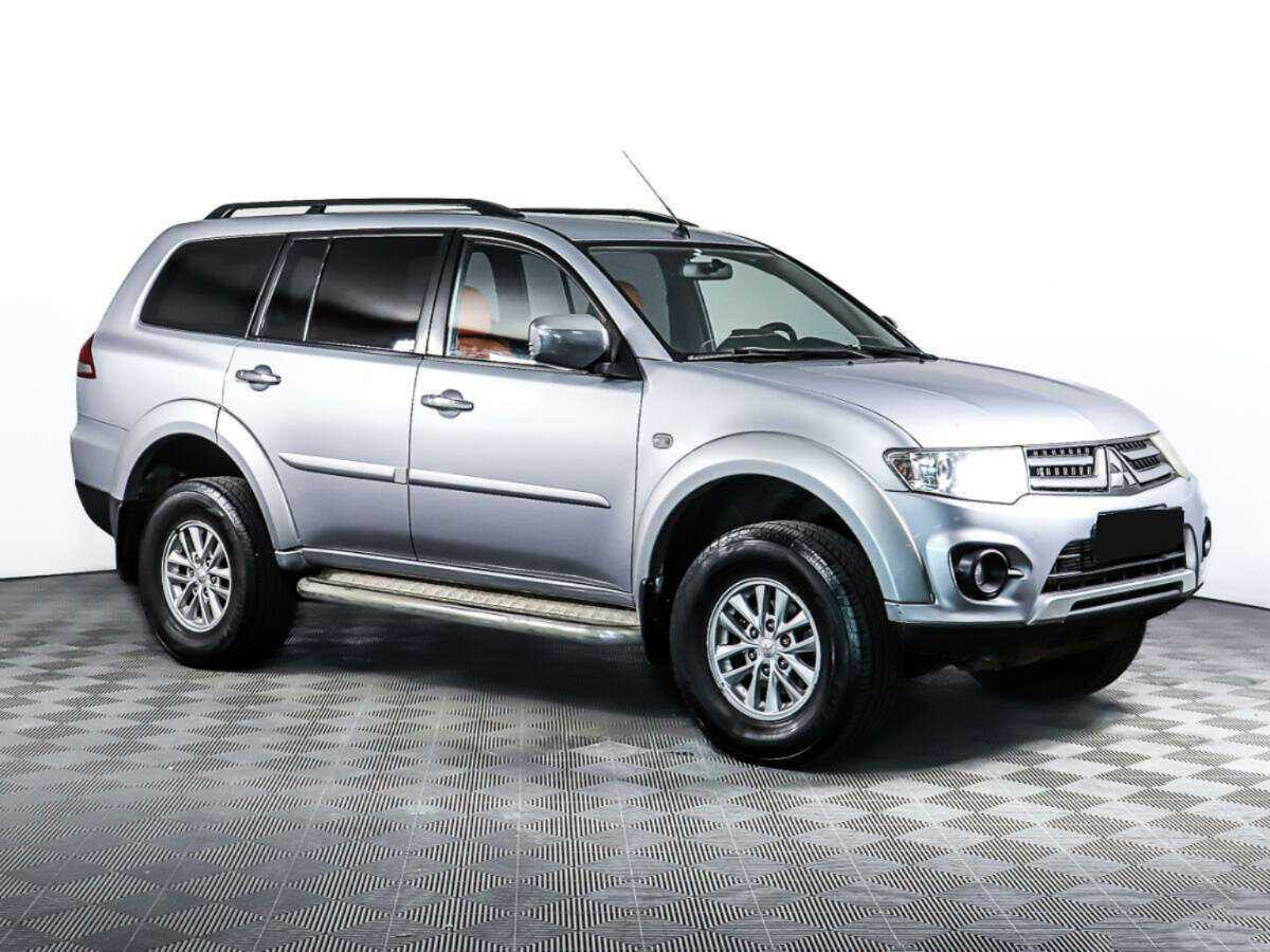 Mitsubishi Pajero Sport с пробегом — 2014 год. Фото: #2