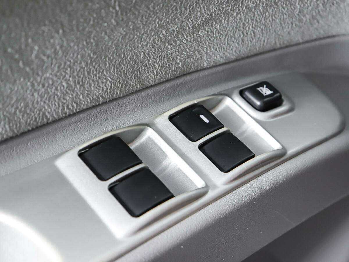 Mitsubishi Pajero Sport с пробегом — 2014 год. Фото: #16