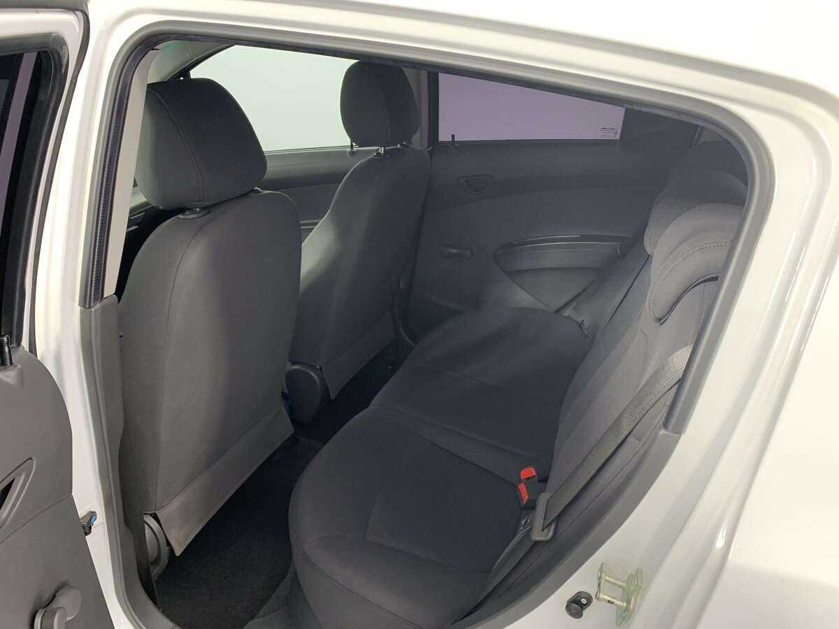 Chevrolet Spark с пробегом — 2013 год. Фото: #9