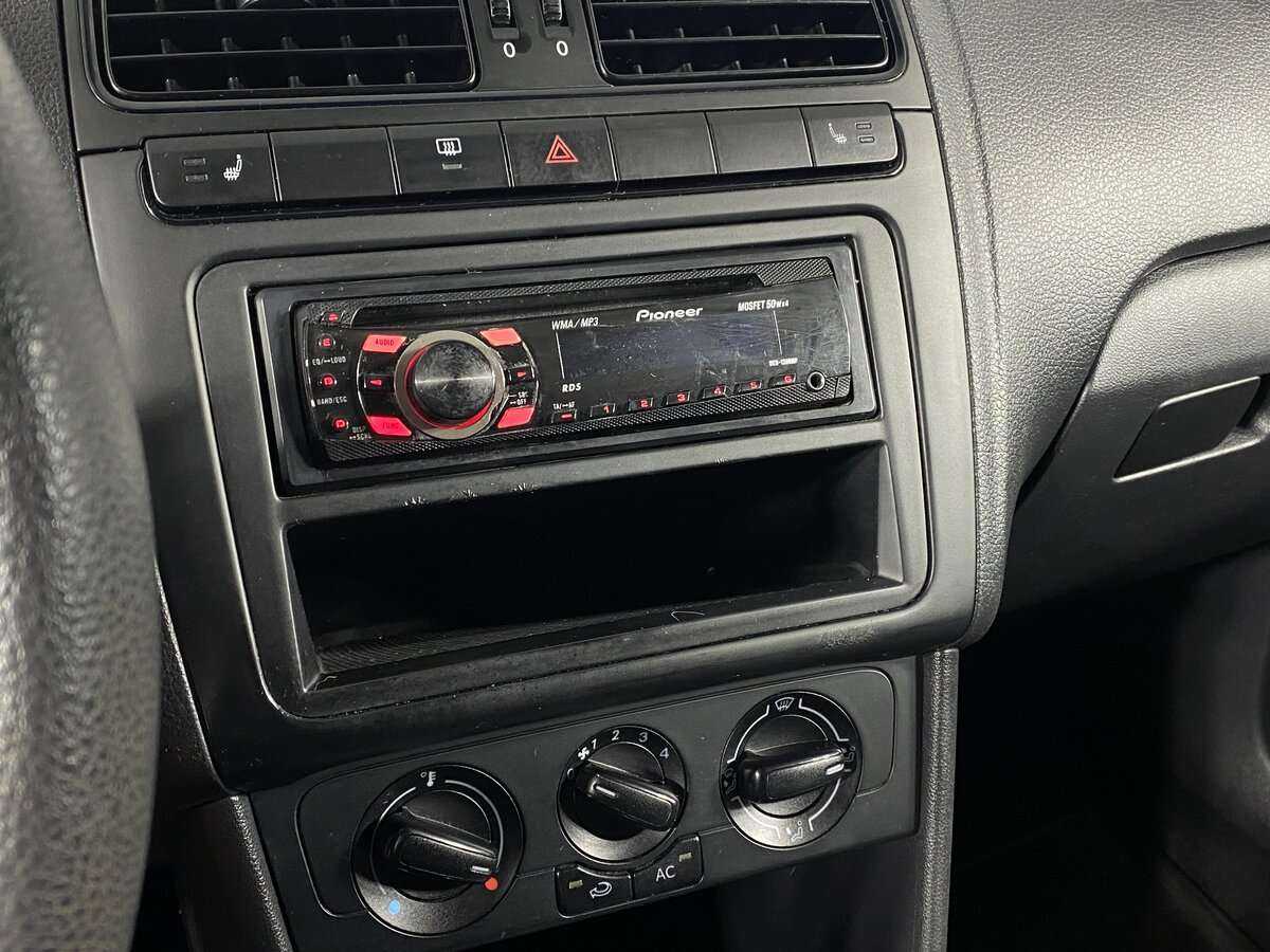 Volkswagen Polo с пробегом — 2012 год. Фото: #12