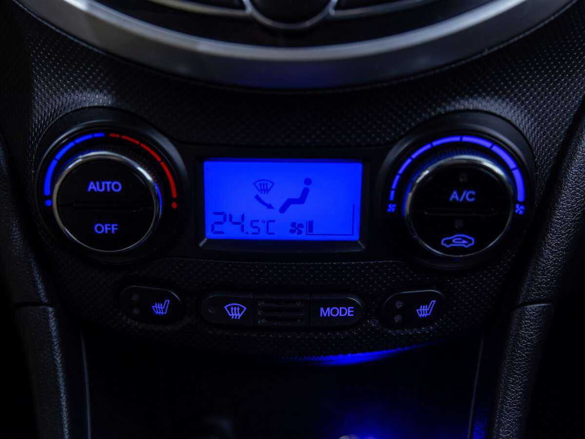 Hyundai Solaris с пробегом — 2012 год. Фото: #16