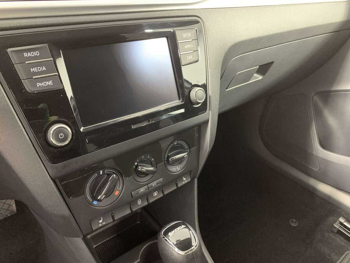 Skoda Rapid с пробегом — 2019 год. Фото: #13