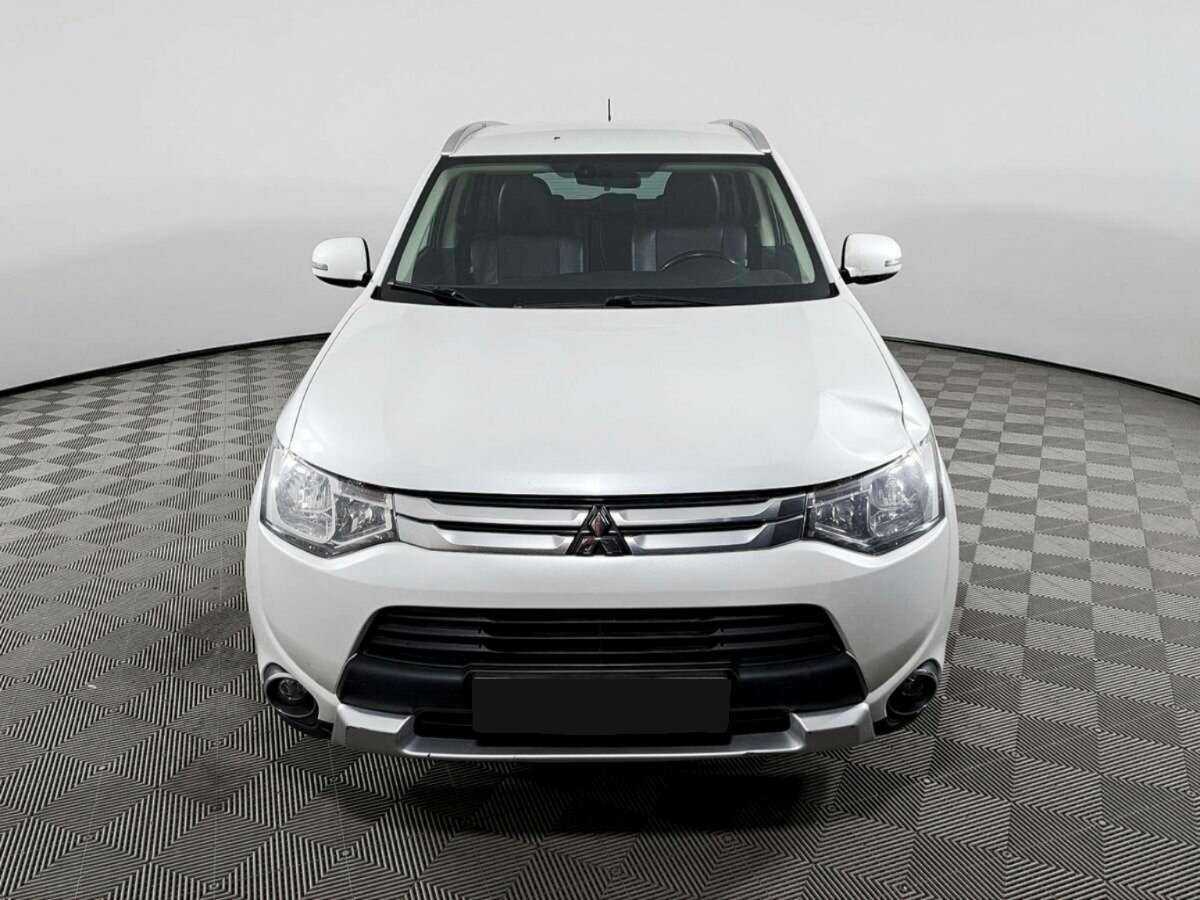 Mitsubishi Outlander с пробегом — 2014 год. Фото: #1