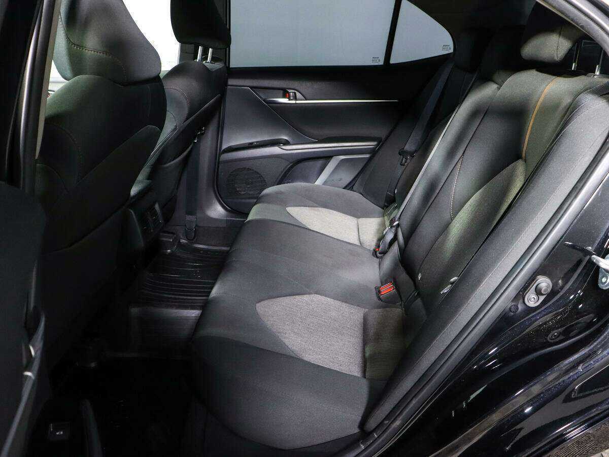 Toyota Camry с пробегом — 2021 год. Фото: #9