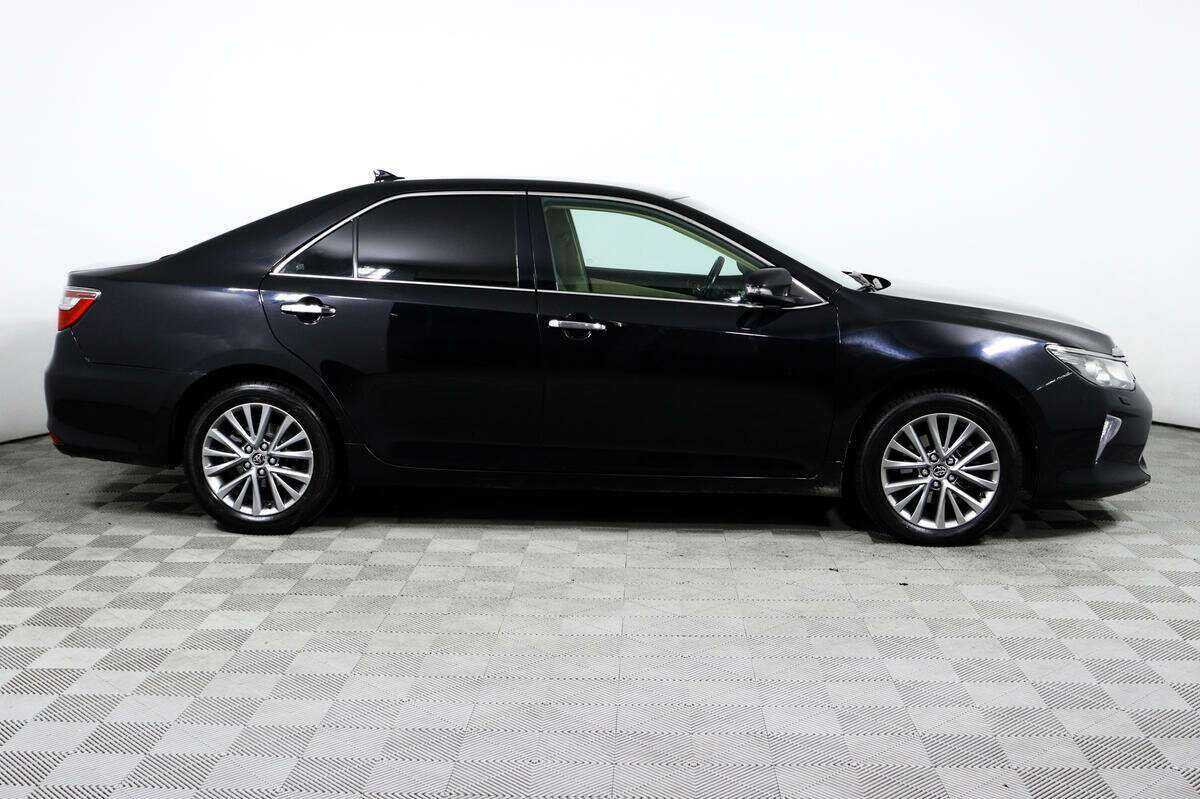 Toyota Camry с пробегом — 2017 год. Фото: #3