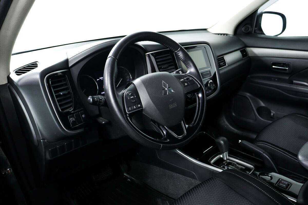 Mitsubishi Outlander с пробегом — 2018 год. Фото: #12