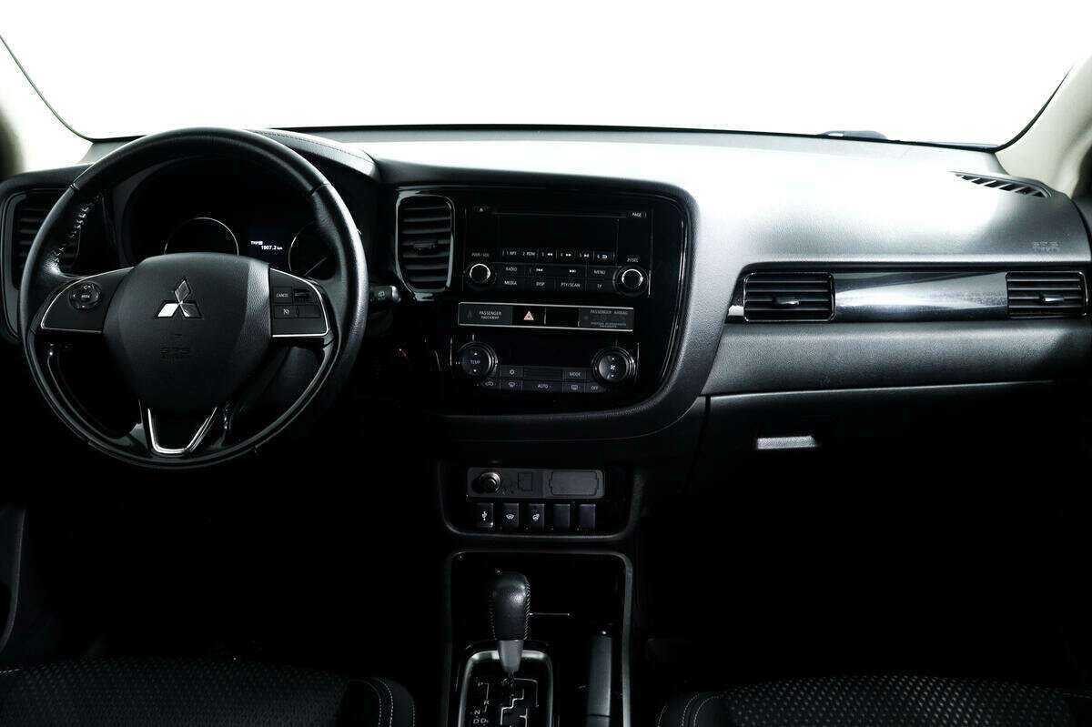 Mitsubishi Outlander с пробегом — 2018 год. Фото: #10
