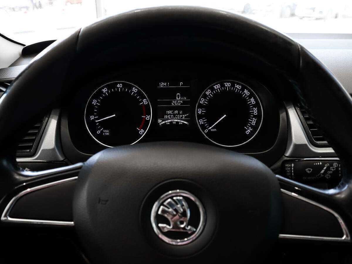 Skoda Rapid с пробегом — 2016 год. Фото: #13