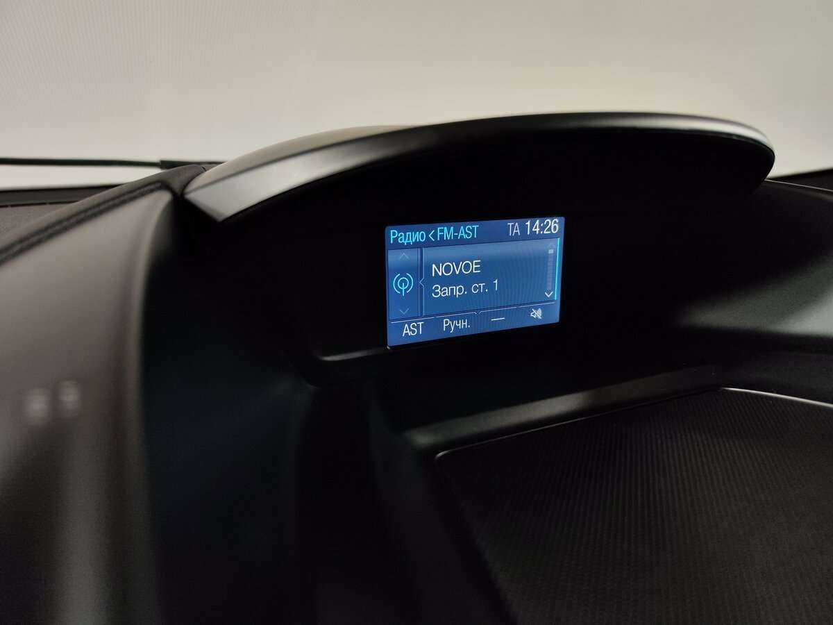 Ford Kuga с пробегом — 2015 год. Фото: #18