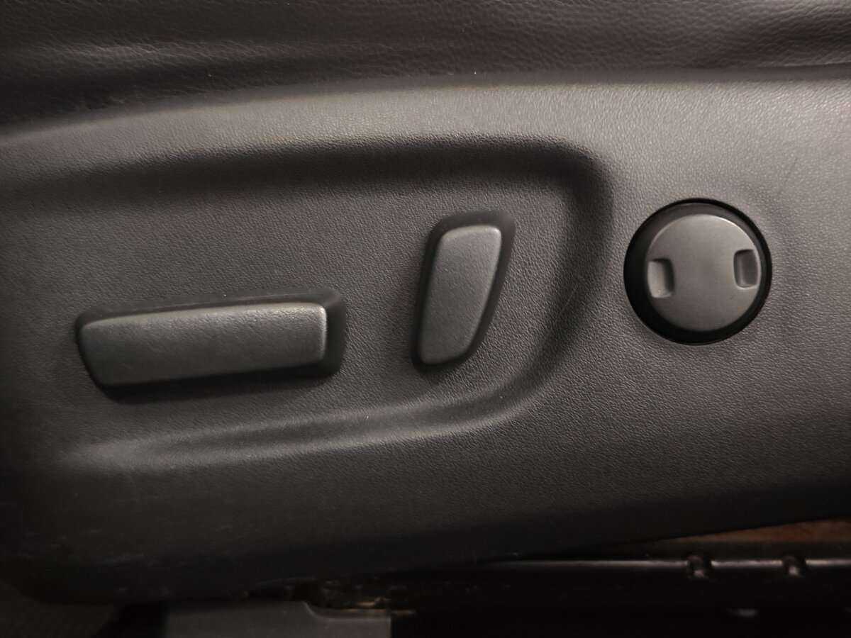 Toyota RAV4 с пробегом — 2015 год. Фото: #23