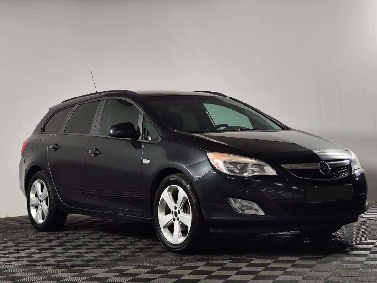 Opel Astra с пробегом — 2012 год. Фото: #2