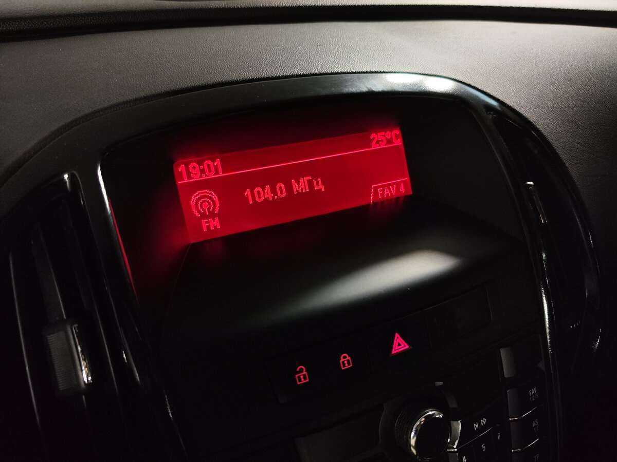 Opel Astra с пробегом — 2012 год. Фото: #16