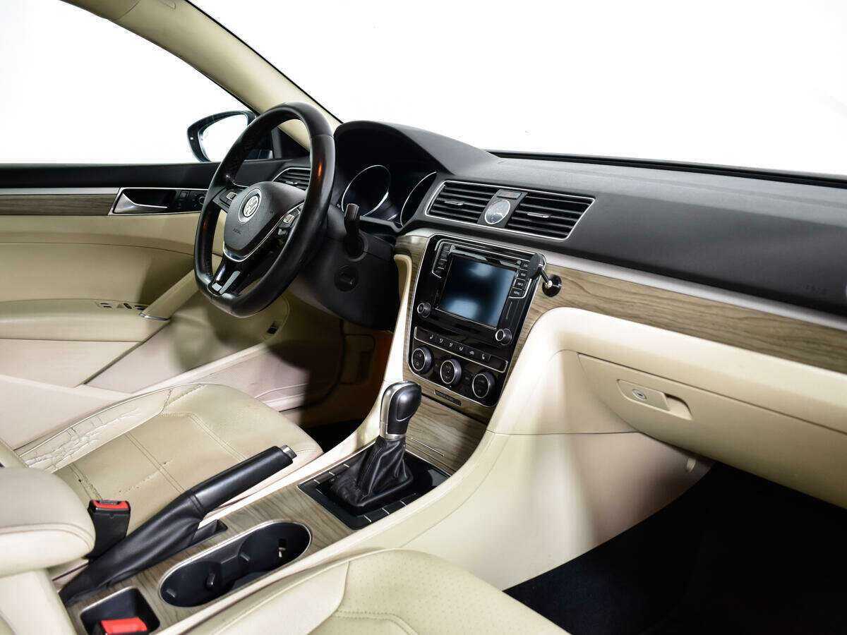 Volkswagen Passat с пробегом — 2016 год. Фото: #8