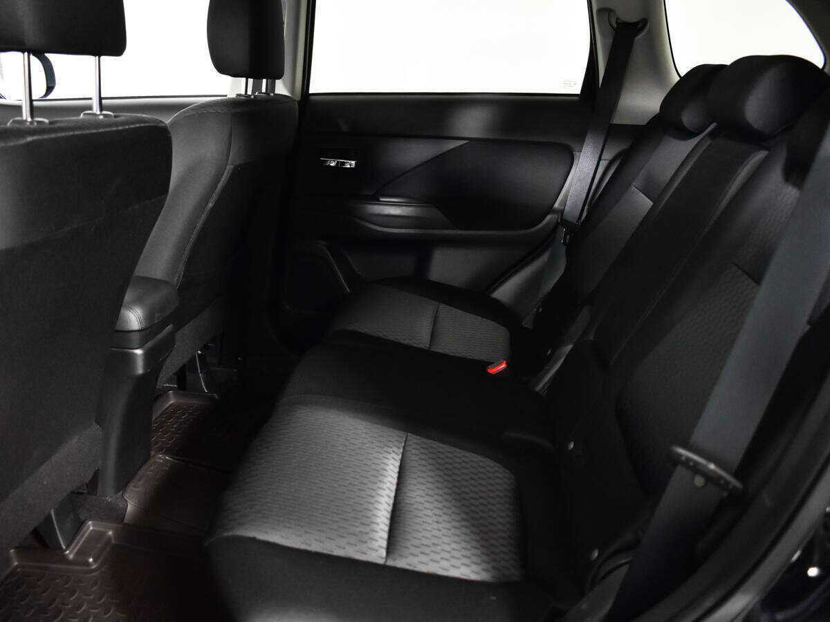 Mitsubishi Outlander с пробегом — 2013 год. Фото: #9