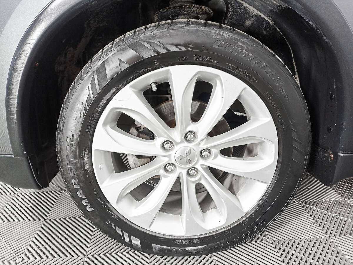 Mitsubishi Outlander с пробегом — 2014 год. Фото: #16