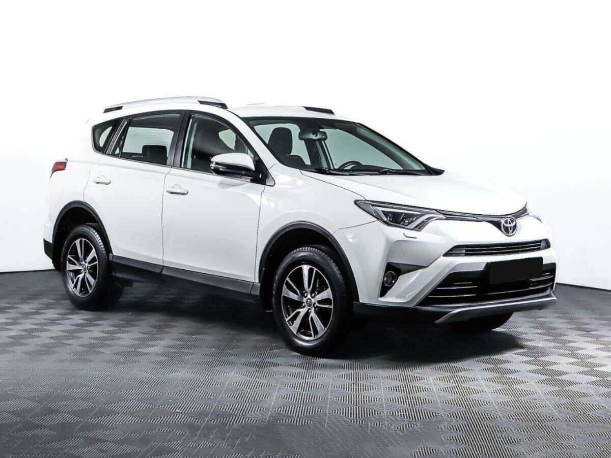 Toyota RAV4 с пробегом — 2018 год. Фото: #2